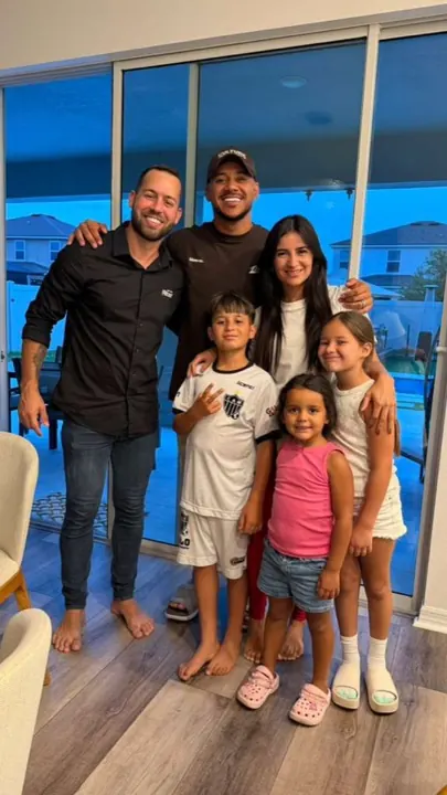 Familia cliente con el equipo